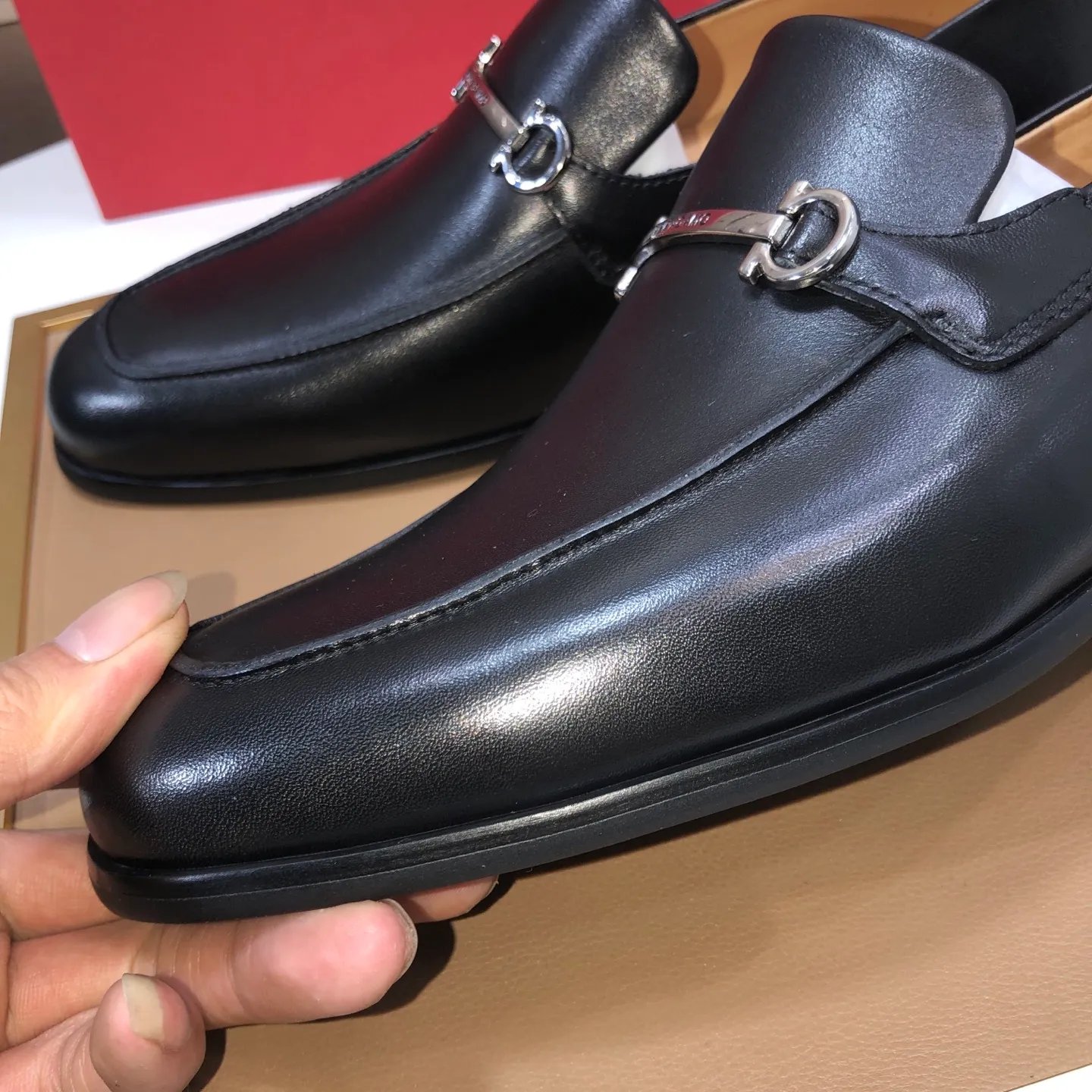 Men's shoes💰580💰【Ferragamo】Official website new product update👏High-quality casual shoes👟Imported first-layer calfskin with official website breathable printed fabric, comfortable and breathable, cowhide lining. Matching code: 38~44 (45 customized, non-refundable)